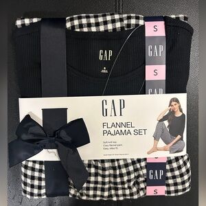 GAP Classic Black and White Pajama Set
